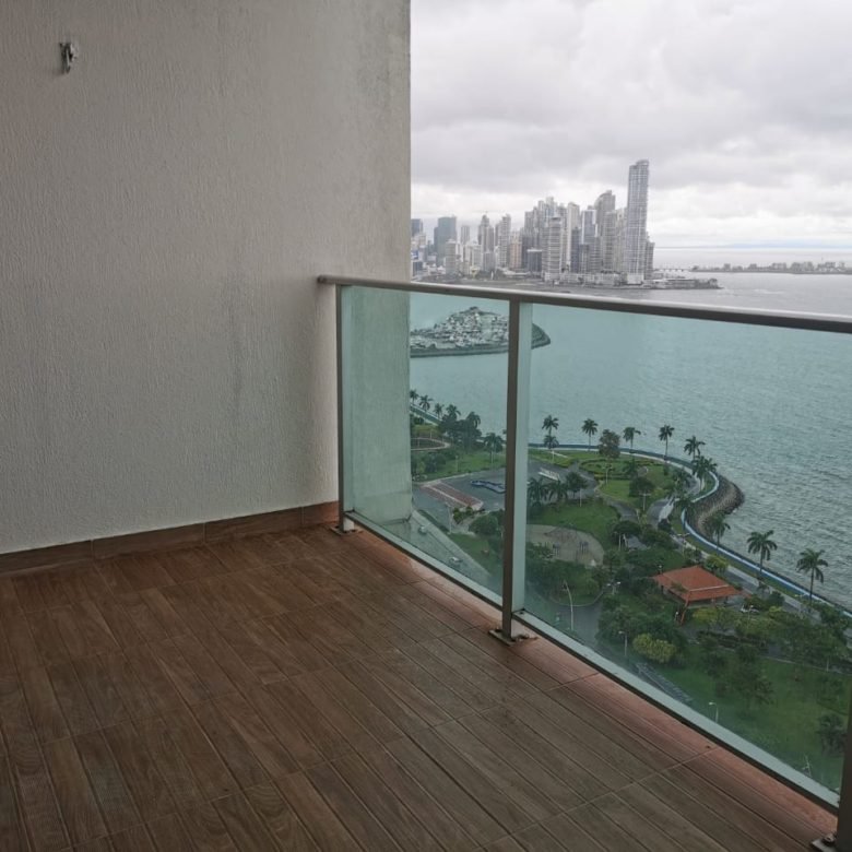 Av Balboa – Frente Al Mar: Apartamento de 145 m², 2 Recámaras Vista Al Mar