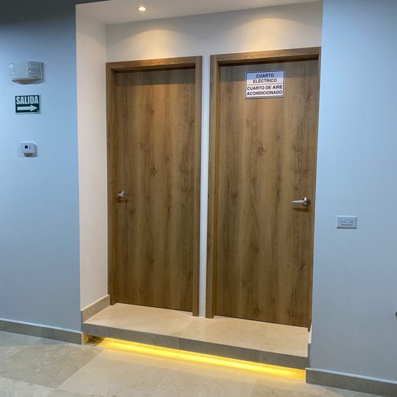 Av Balboa – Frente Al Mar: Oficina, con piso de Marmol