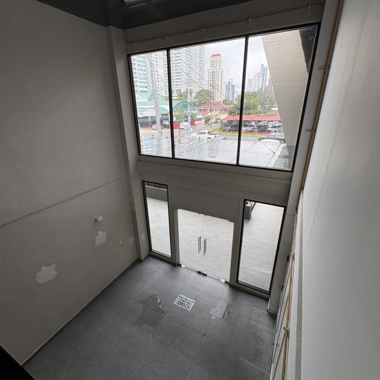San Francisco, Local de Planta Baja con Terraza y Doble Altura: Con Gas