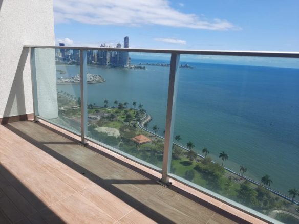 Av Balboa – Frente Al Mar: Apartamento de 145 m², 2 Recámaras Vista Al Mar
