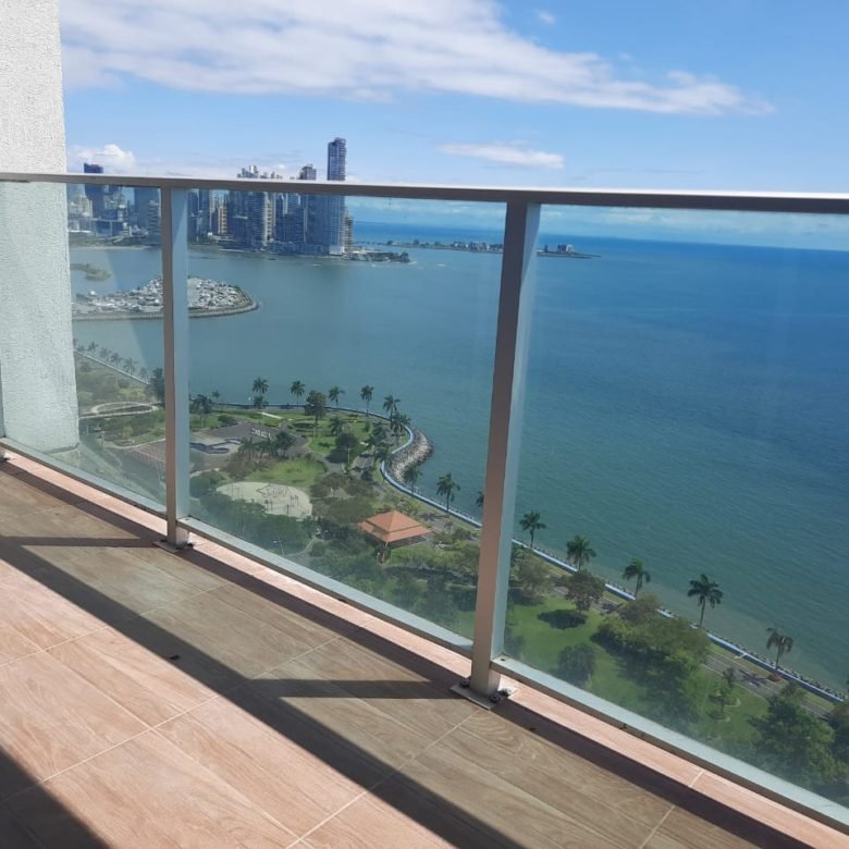 Av Balboa – Frente Al Mar: Apartamento de 145 m², 2 Recámaras Vista Al Mar