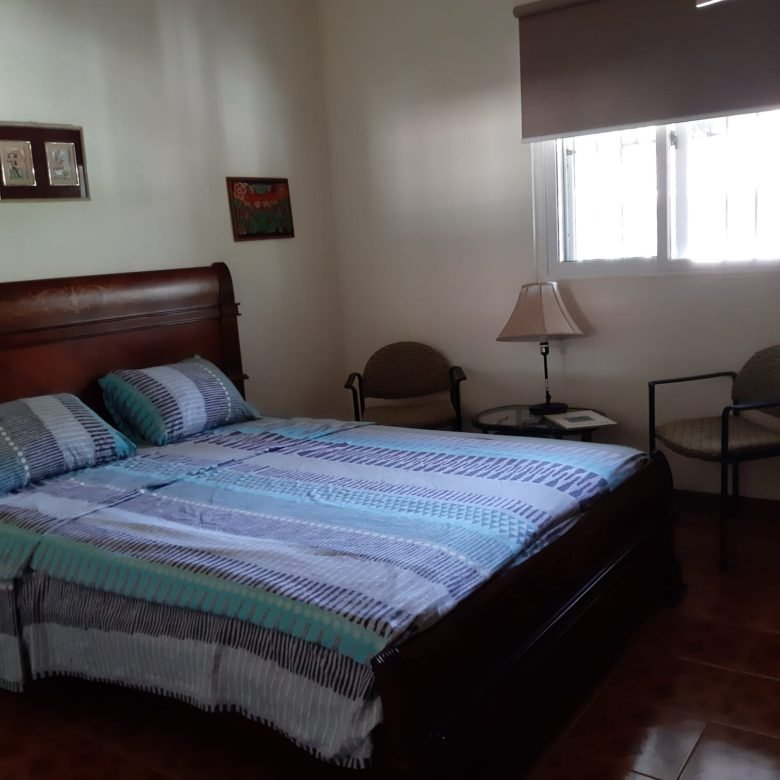 Balboa, Ancon, Sector del Canal: Casa de 7 recámaras con Aires Acondicionados
