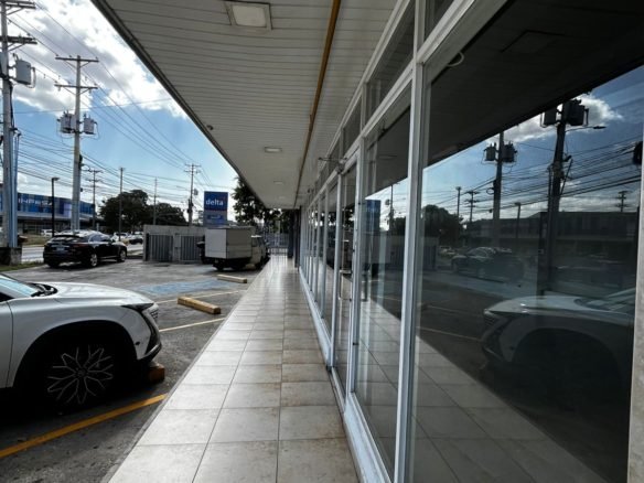 Juan Diaz, Local Frente a Calle: Planta Alta, en Plaza Comercial