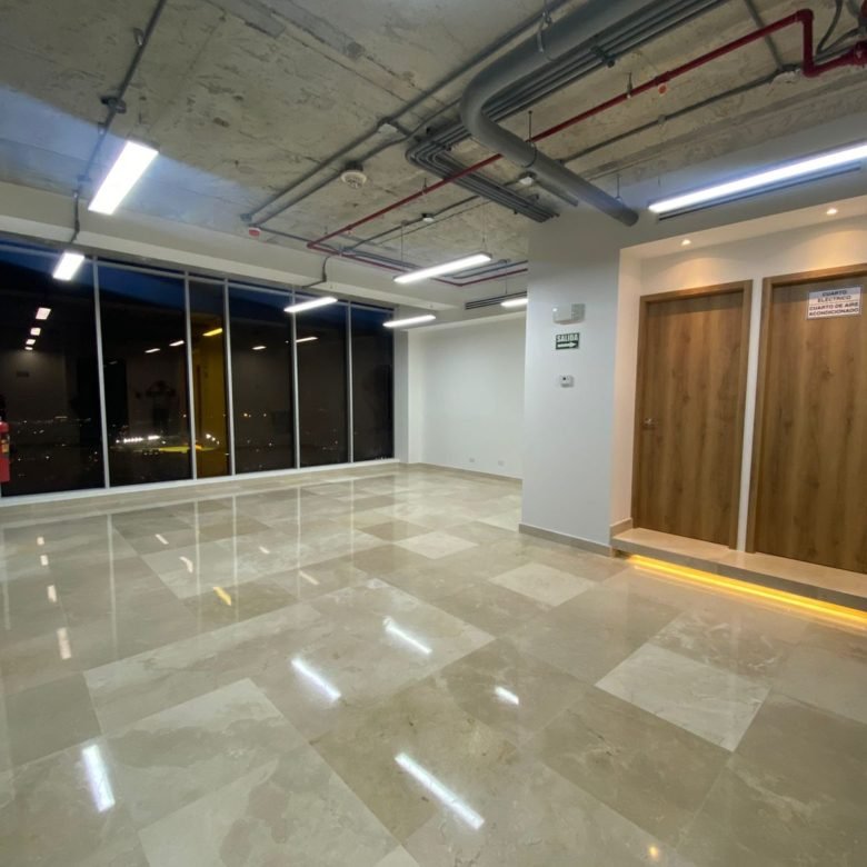 Av Balboa – Frente Al Mar: Oficina, con piso de Marmol