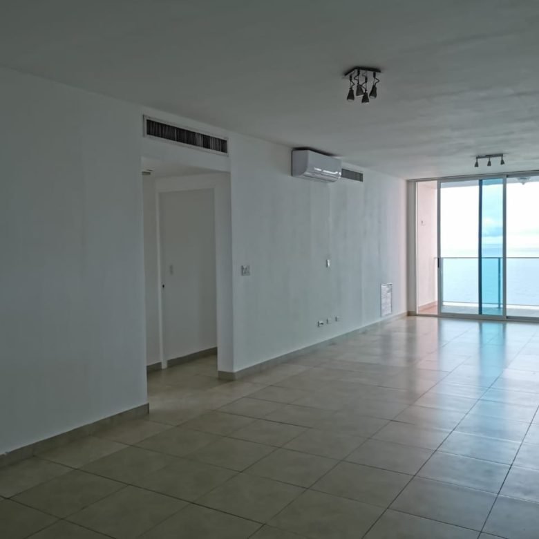 Av Balboa – Frente Al Mar: Apartamento de 145 m², 2 Recámaras Vista Al Mar