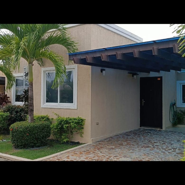 Playa Coronado – Casa en Residencial con Garita: Paraiso Village, 3 Recámaras