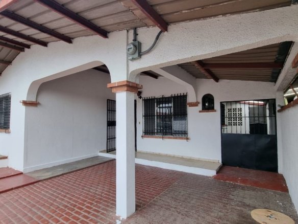 Entrada a Costa del Este / Chanis: Casa de 5 Recámaras, Garita de Seguridad 24hrs