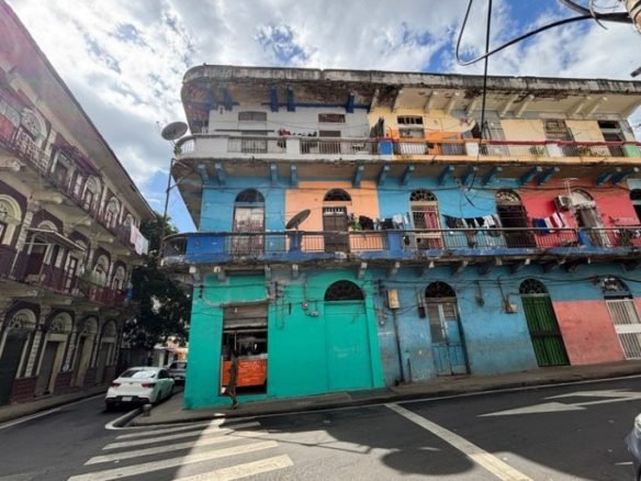Casco Viejo – Santa Ana: Edificio Completo RM3-C2