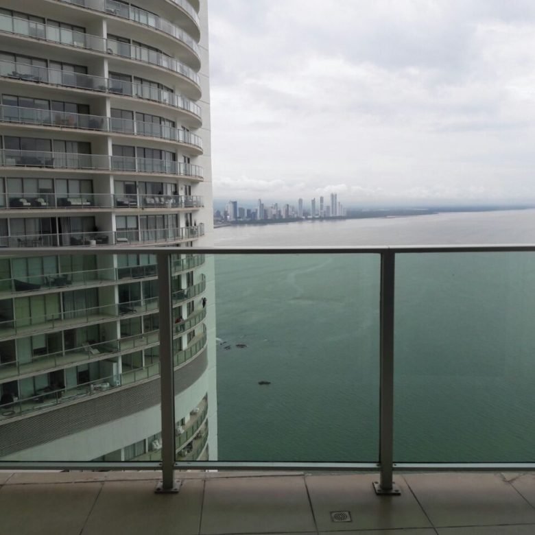 Punta Pacifica – Oasis Piso Alto: Amoblado – 96 m², 2 Recamaras, 2 baños