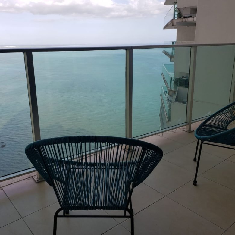 Punta Pacifica – Oasis Piso Alto: Amoblado – 96 m², 2 Recamaras, 2 baños