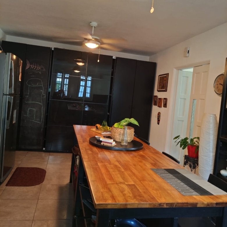Gema en el centro de la ciudad – Casa en La Alameda / Dos Mares