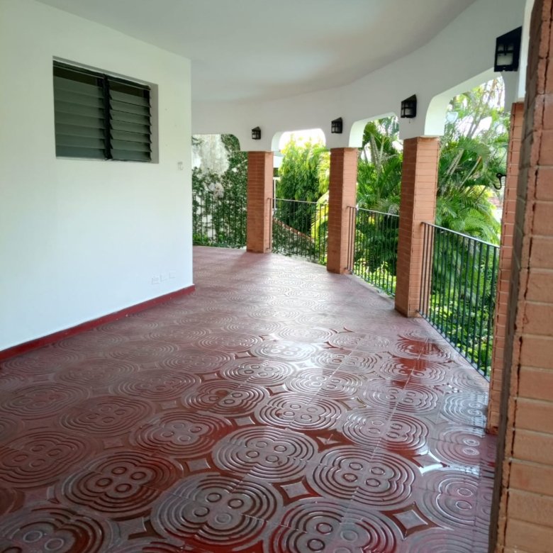 Gema en el centro de la ciudad – Casa en La Alameda / Dos Mares