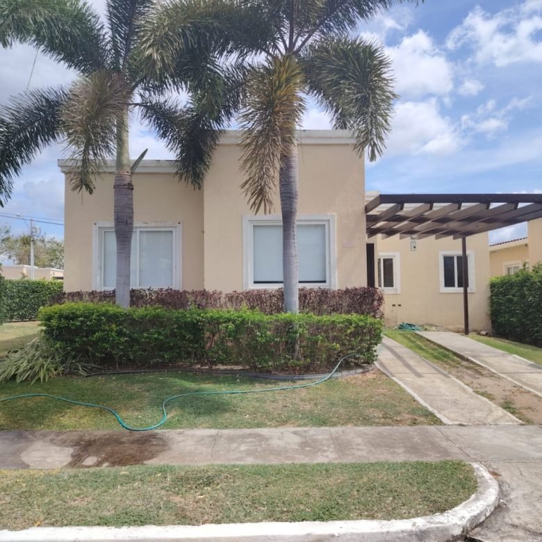 Playa Coronado: Casa Amoblada, con Techos Altos, en Esquina, Seguridad, 3 Recs