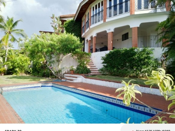 Gema en el centro de la ciudad – Casa en La Alameda / Dos Mares