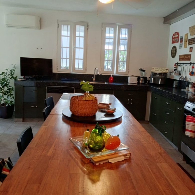 Gema en el centro de la ciudad – Casa en La Alameda / Dos Mares