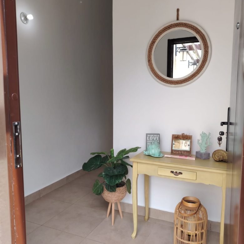 Playa Coronado: Casa Amoblada, con Techos Altos, en Esquina, Seguridad, 3 Recs