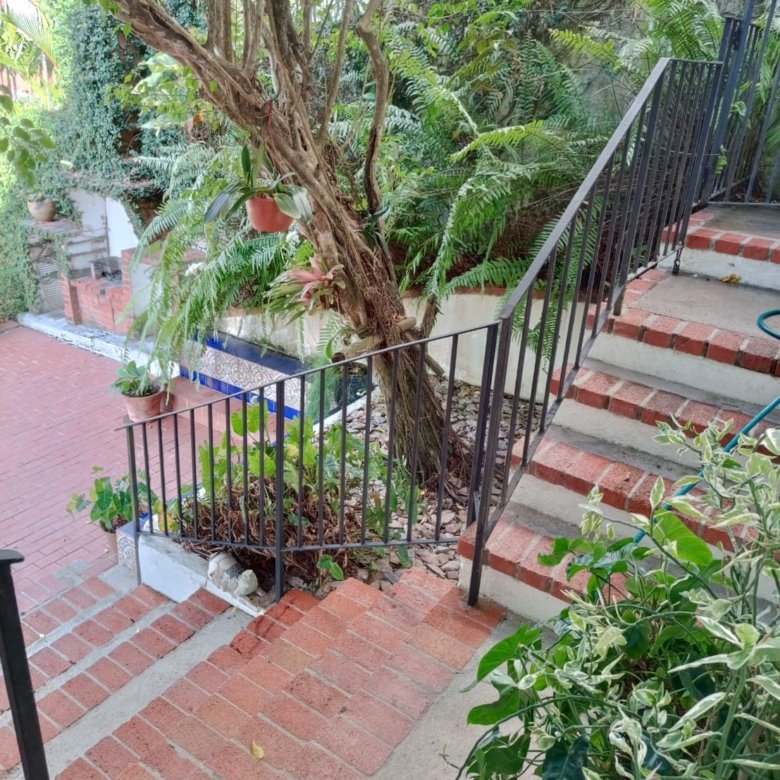 Gema en el centro de la ciudad – Casa en La Alameda / Dos Mares
