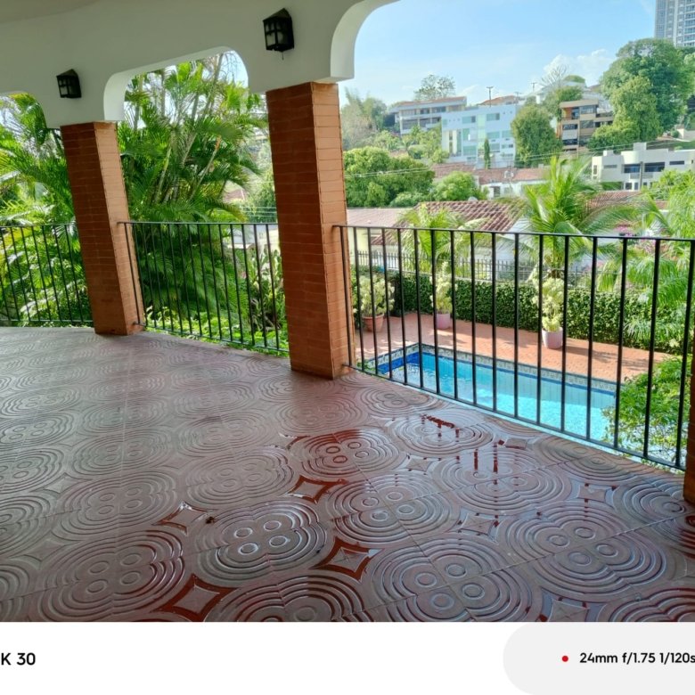 Gema en el centro de la ciudad – Casa en La Alameda / Dos Mares