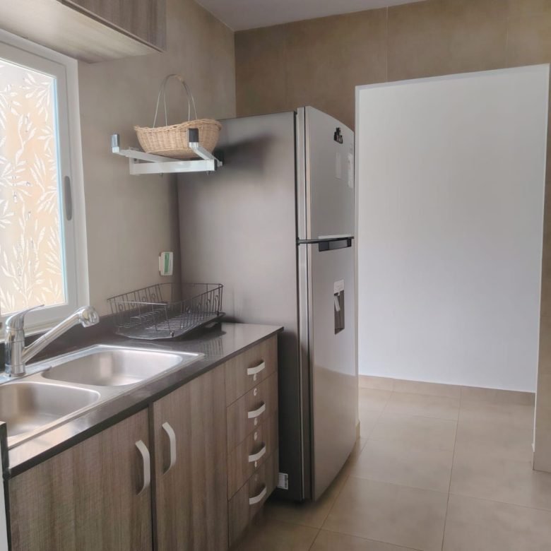 Playa Coronado: Casa Amoblada, con Techos Altos, en Esquina, Seguridad, 3 Recs