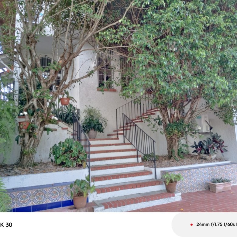 Gema en el centro de la ciudad – Casa en La Alameda / Dos Mares