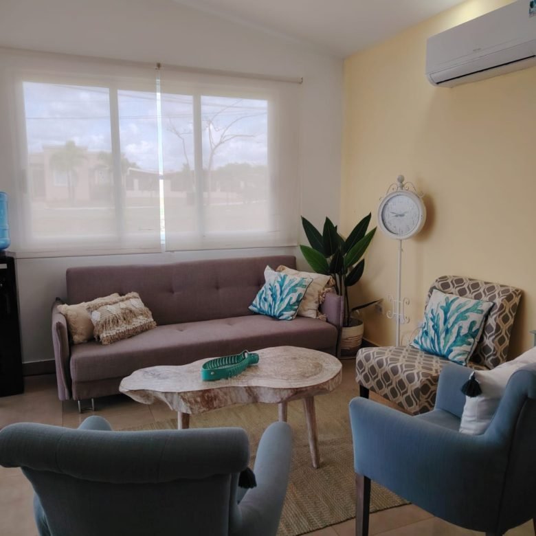 Playa Coronado: Casa Amoblada, con Techos Altos, en Esquina, Seguridad, 3 Recs