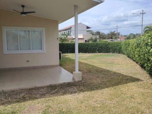 Playa Coronado: Casa Amoblada, con Techos Altos, en Esquina, Seguridad, 3 Recs