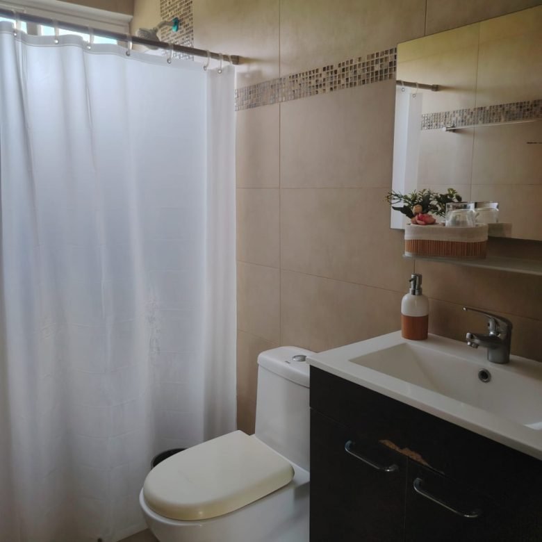 Playa Coronado: Casa Amoblada, con Techos Altos, en Esquina, Seguridad, 3 Recs