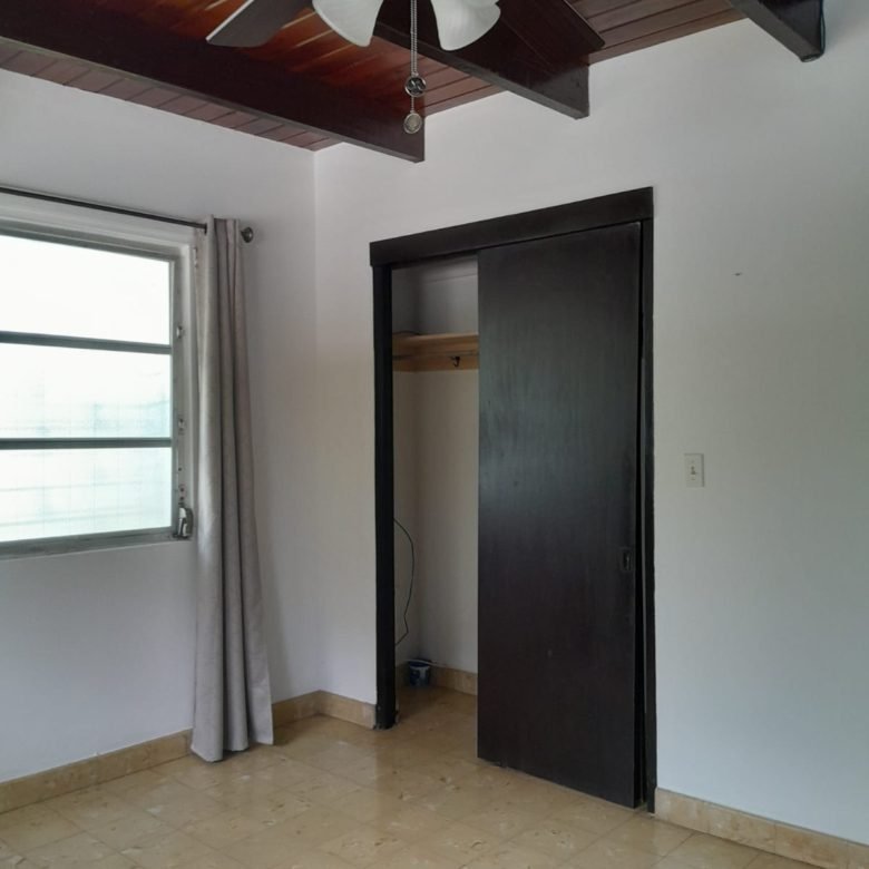 Casa en Cardenas Area del Cana, Detrás de Embajada US, con Garita de Seguridad