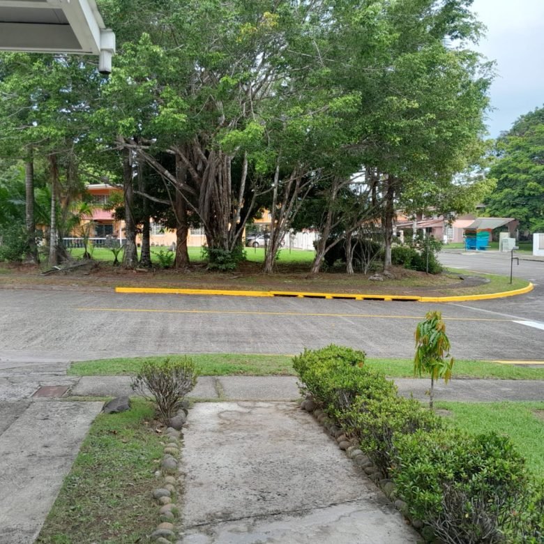 Casa en Cardenas Area del Cana, Detrás de Embajada US, con Garita de Seguridad