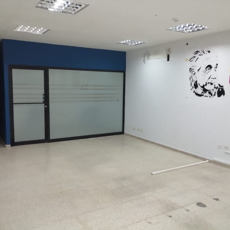 Bodega – Oficina: Tumba Muerto, Andén de Carga, Bodega de 1 Solo Nivel