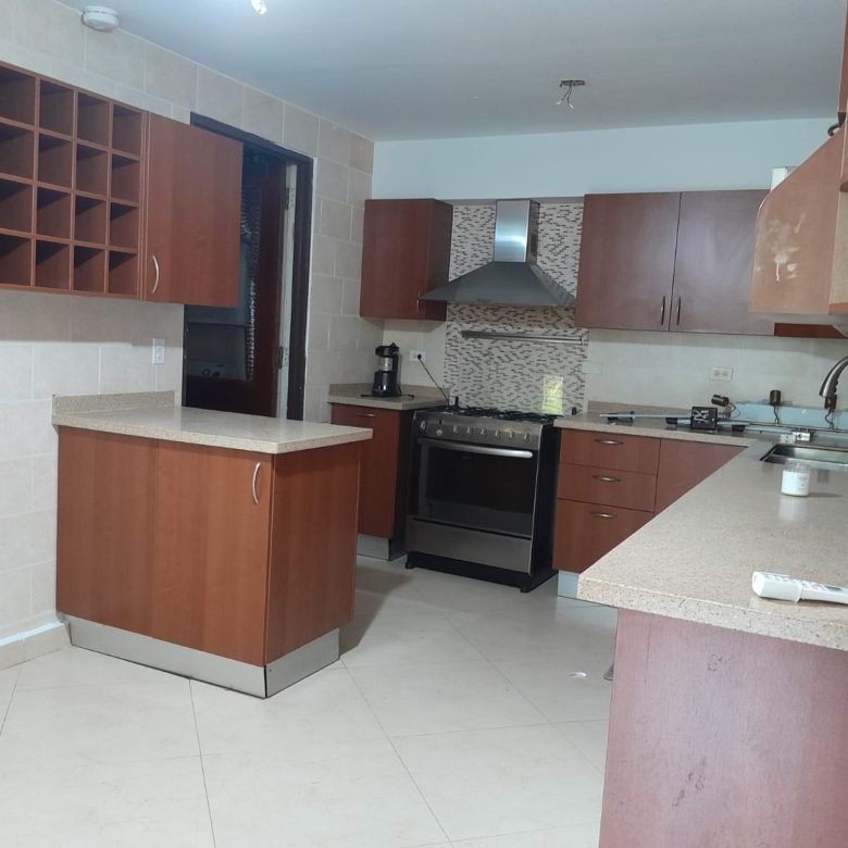 Casa en Cardenas Area del Cana, Detrás de Embajada US, con Garita de Seguridad