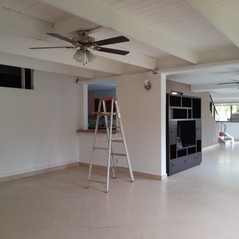 Casa en Cardenas Area del Cana, Detrás de Embajada US, con Garita de Seguridad