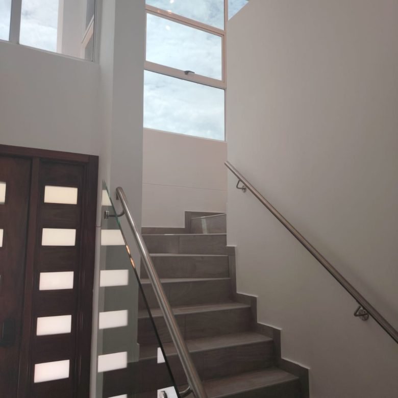 Casa / Villa de Playa con Paneles Solares y Piscina – en Decameron: con Campo de Golf, Lagos Artificiales