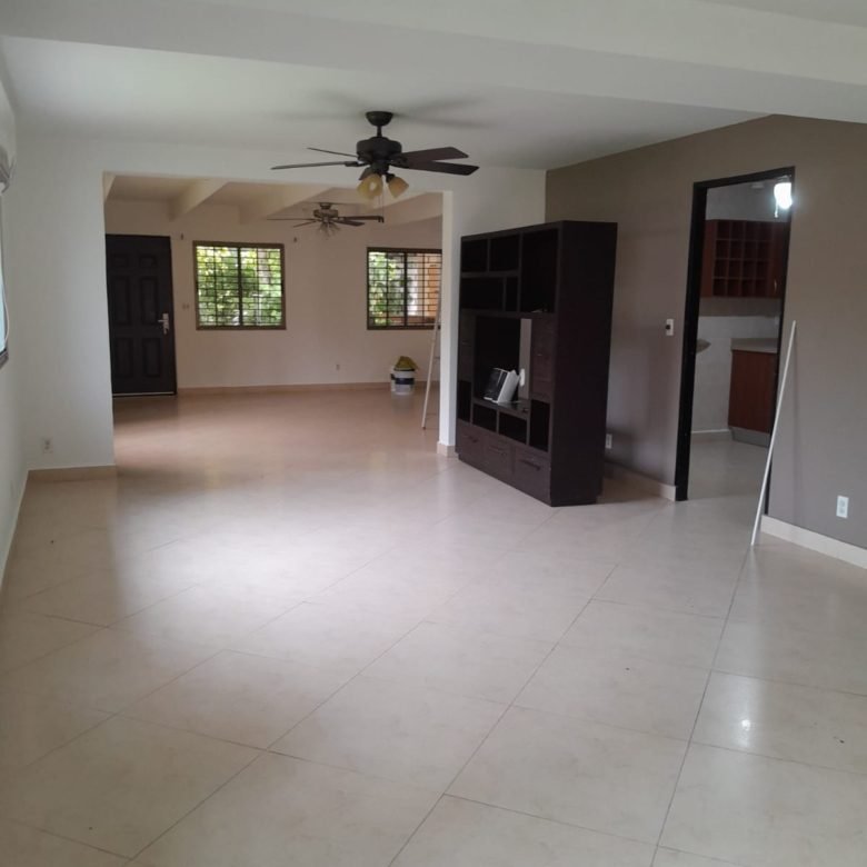 Casa en Cardenas Area del Cana, Detrás de Embajada US, con Garita de Seguridad