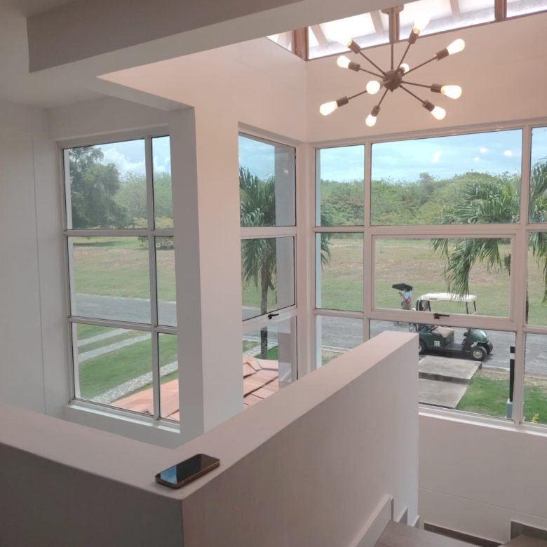 Casa / Villa de Playa con Paneles Solares y Piscina – en Decameron: con Campo de Golf, Lagos Artificiales