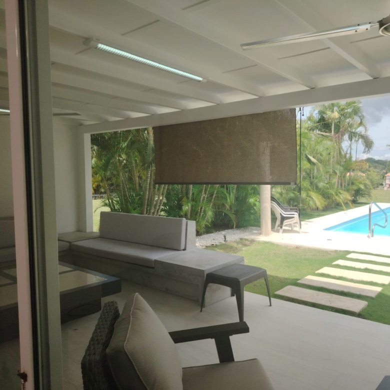 Casa / Villa de Playa con Paneles Solares y Piscina – en Decameron: con Campo de Golf, Lagos Artificiales