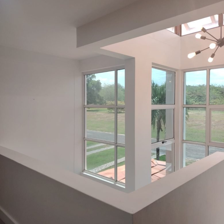 Casa / Villa de Playa con Paneles Solares y Piscina – en Decameron: con Campo de Golf, Lagos Artificiales