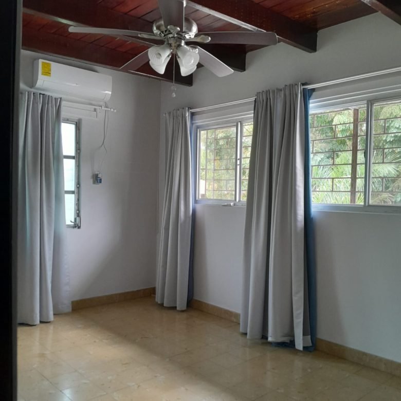 Casa en Cardenas Area del Cana, Detrás de Embajada US, con Garita de Seguridad