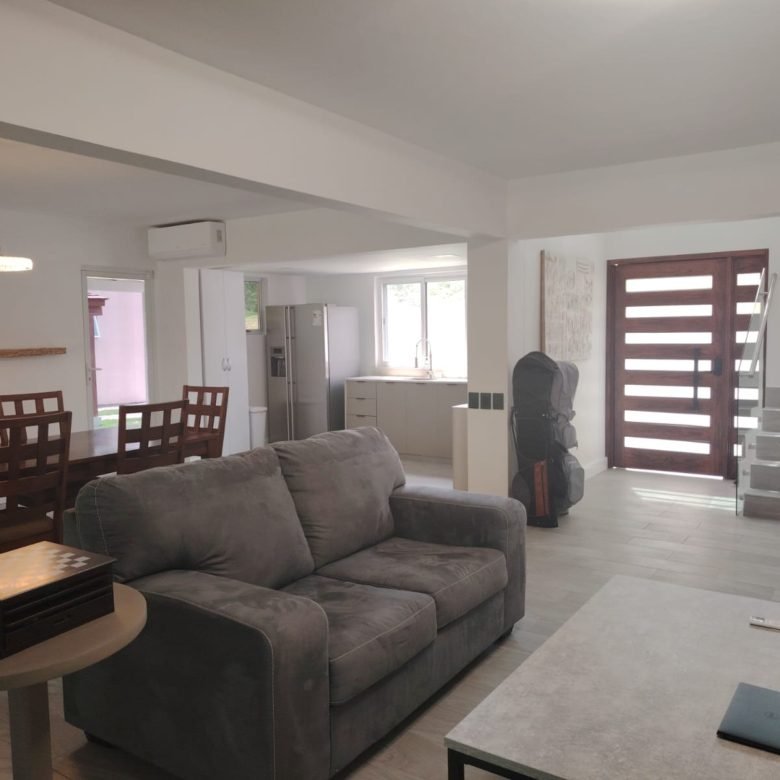 Casa / Villa de Playa con Paneles Solares y Piscina – en Decameron: con Campo de Golf, Lagos Artificiales