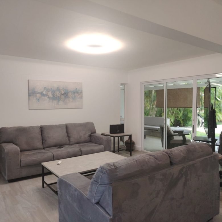 Casa / Villa de Playa con Paneles Solares y Piscina – en Decameron: con Campo de Golf, Lagos Artificiales