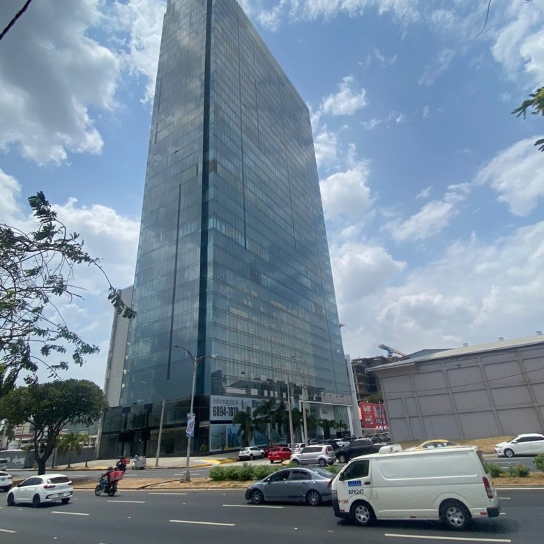 Av Balboa – Frente Al Mar: Oficina Alquilada, con piso de Marmol