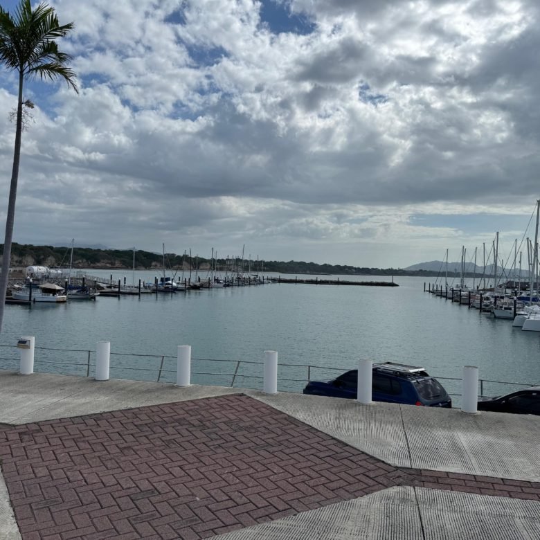 Playa Vistamar, Marina Golf: Apartamento Amoblado de 139 m², 2 Recámaras