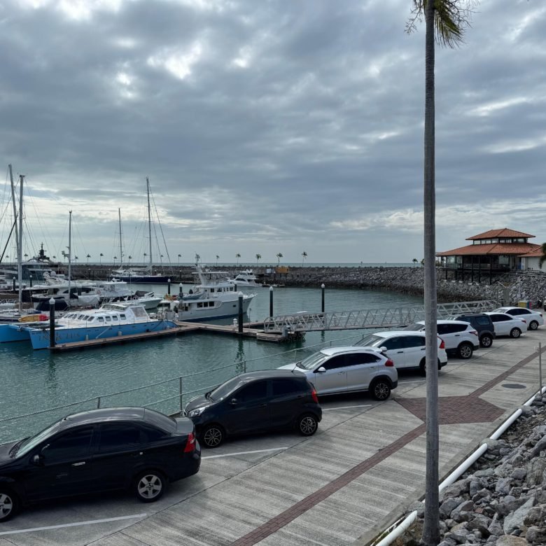 Playa Vistamar, Marina Golf: Apartamento Amoblado de 139 m², 2 Recámaras