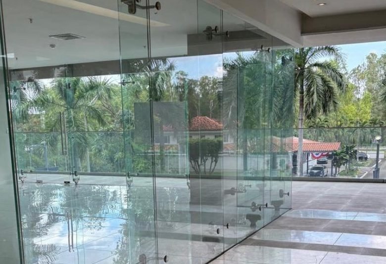 Costa del Este: Local de Mezanine, acceso directo a estacionamientos