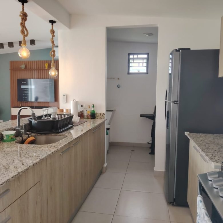 Casa en Residencial con Piscina – Sector de Playa: Las Lajas, 2 Recs, Amoblada