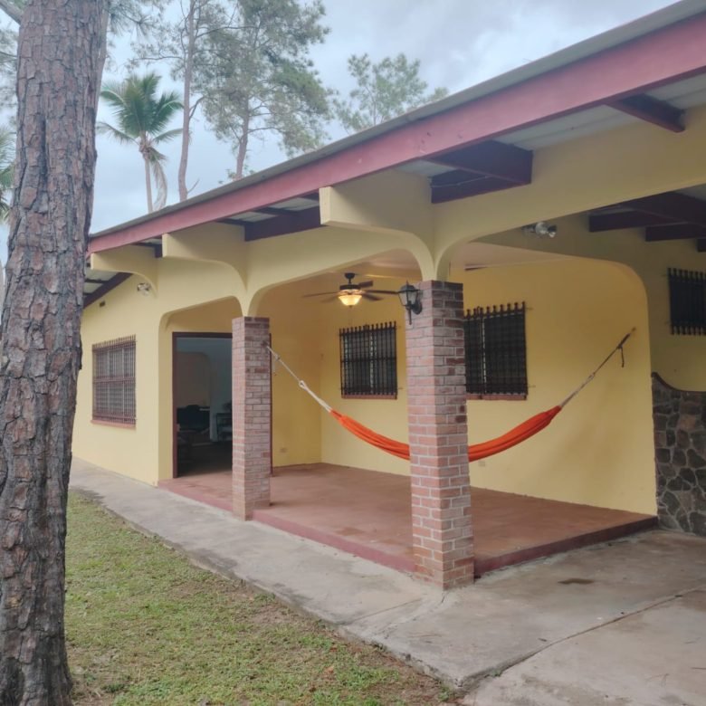 Playa Gorgona: Casa de Playa con 1200 m² de Terreno, de 3 Recámaras, Cerca Playa