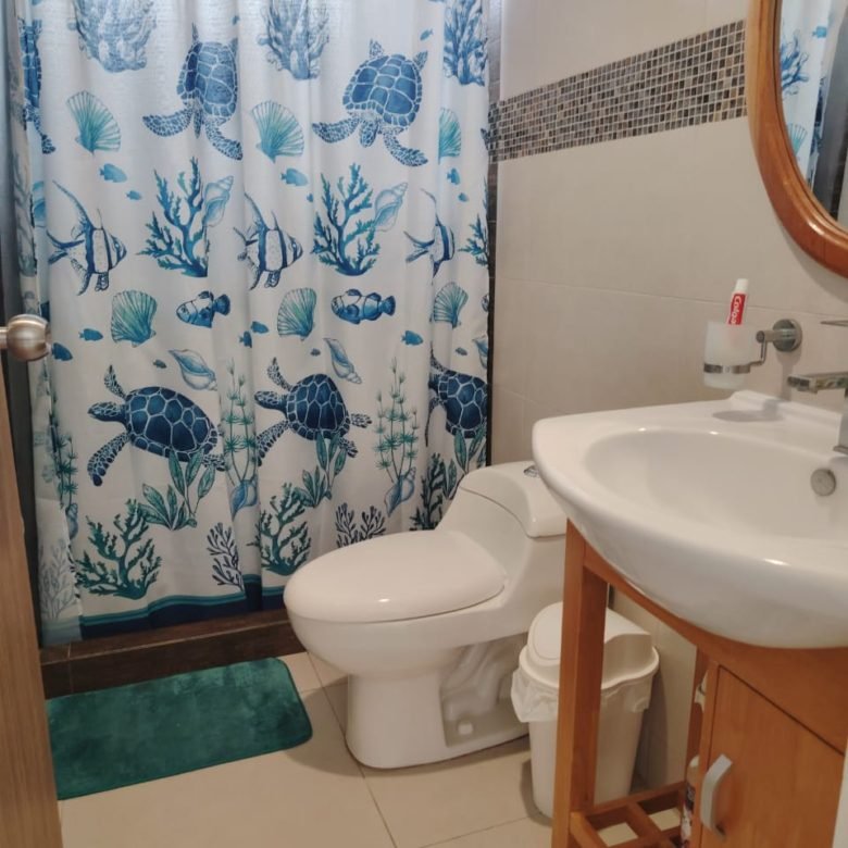 Casa en Residencial con Piscina – Sector de Playa: Las Lajas, 2 Recs, Amoblada