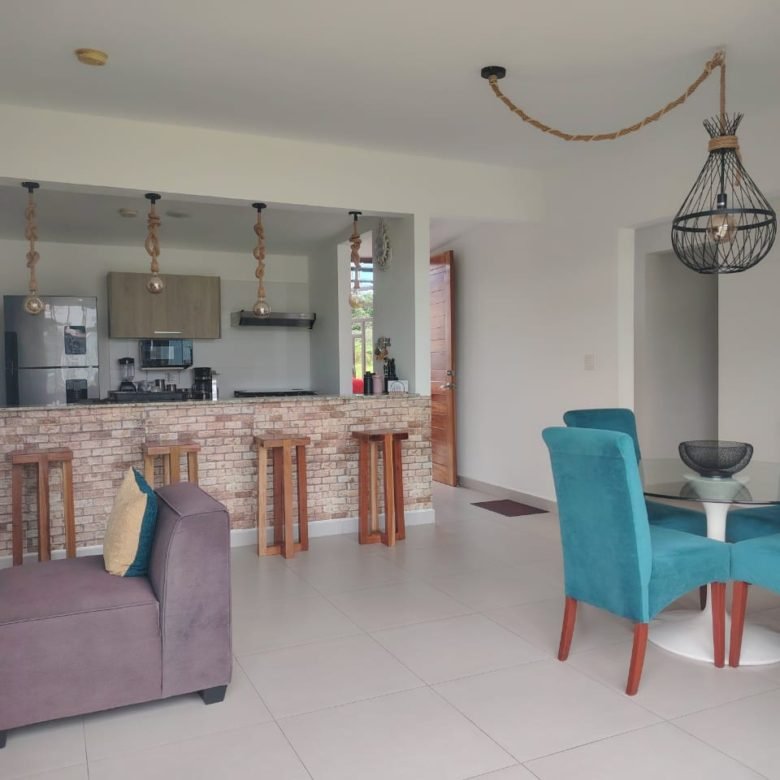 Casa en Residencial con Piscina – Sector de Playa: Las Lajas, 2 Recs, Amoblada
