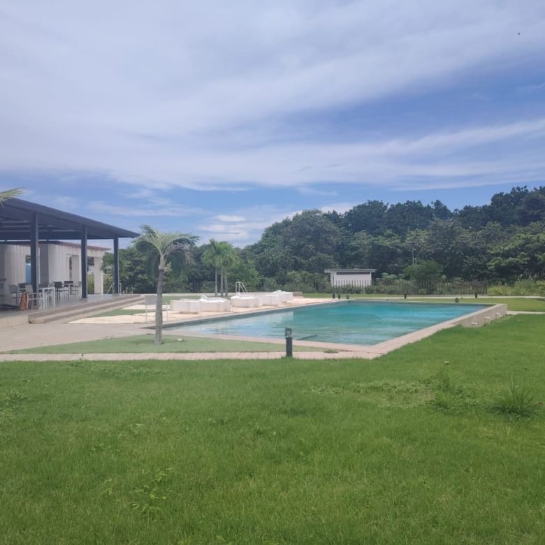 Casa en Residencial con Piscina – Sector de Playa: Las Lajas, para estrenar