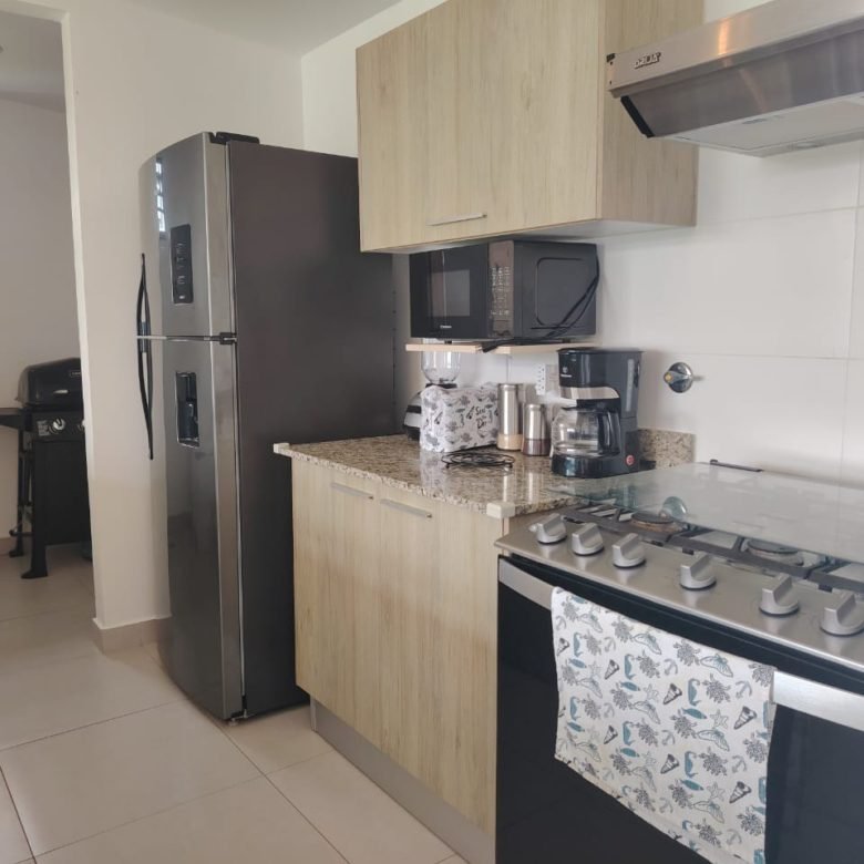Casa en Residencial con Piscina – Sector de Playa: Las Lajas, 2 Recs, Amoblada